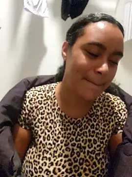 cinnaminnien Live XXX chat
