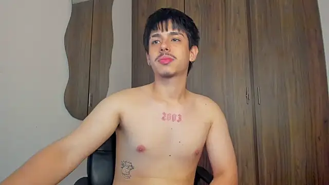 Maximo_Miller Live XXX-Chat