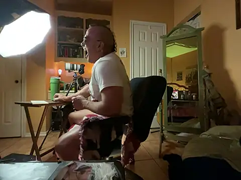 צ'אט XXX בשידור חי של daddydonkey84