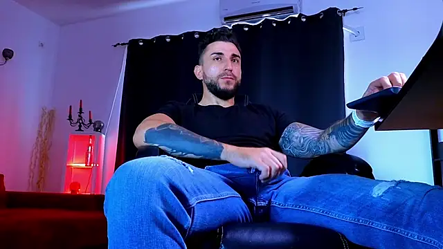 MightyAaron66 লাইভ XXX চ্যাট