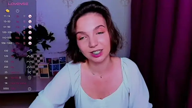 Chat XXX en directo de KindHazelHere_