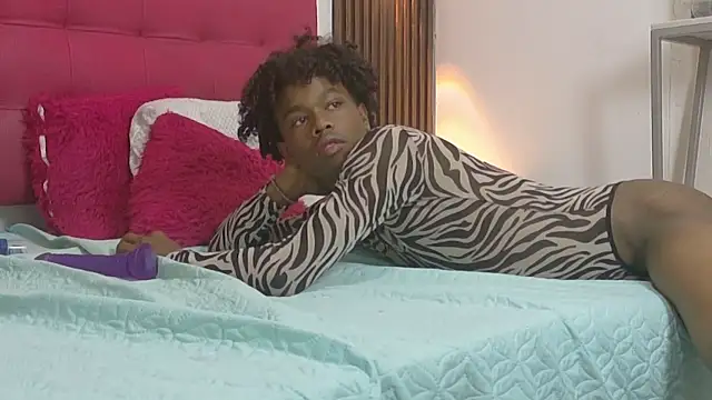 Milo_AfterDark live XXX chat