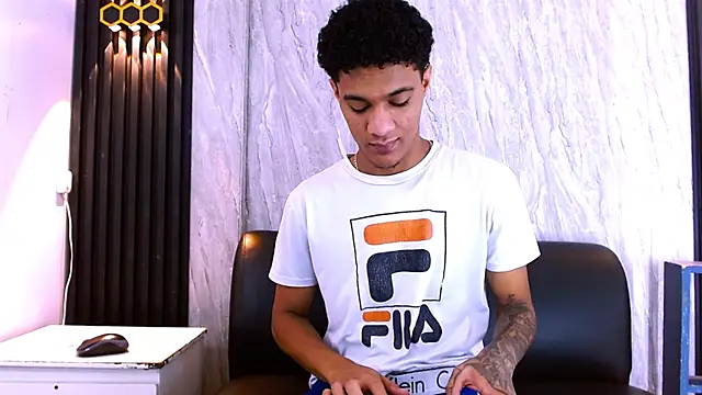 צ'אט XXX בשידור חי של _Thiago12