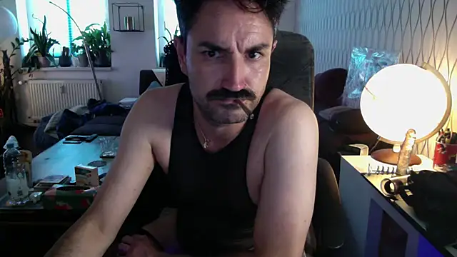 tomz0819 élő XXX-chatje