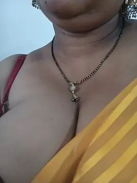 Nyra-23 Chat XXX in diretta