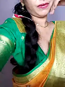 Komal_Bhabhi4u Adlı Modelin Canlı XXX Sohbeti