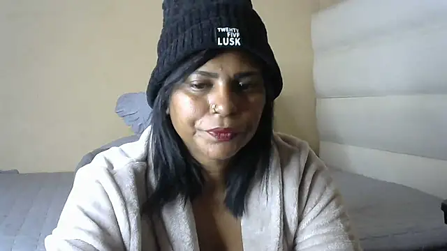indianDreams_'s Live XXX Chat