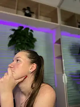 PeachCheeks_'s Live XXX Chat