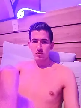 cheekyboyx Adlı Modelin Canlı XXX Sohbeti
