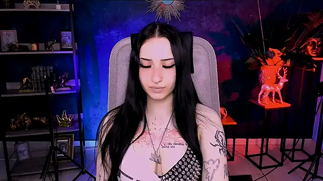 MonicaLowes Chat XXX in diretta