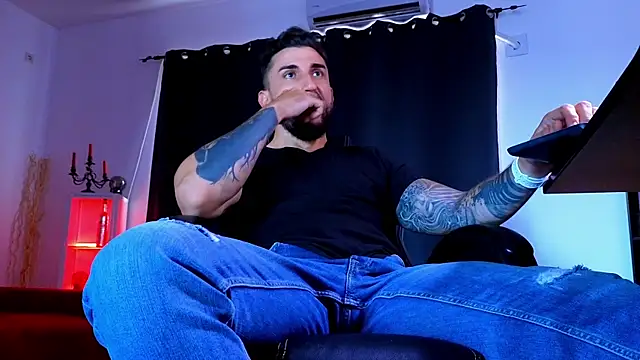 MightyAaron66 Adlı Modelin Canlı XXX Sohbeti