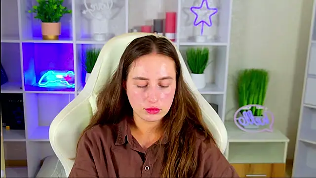 NadinnL Adlı Modelin Canlı XXX Sohbeti