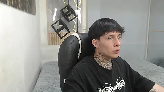 Cry_thereal élő XXX-chatje
