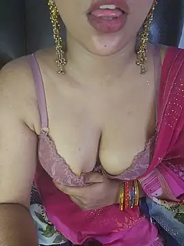 callmeshreya's Live XXX Chat
