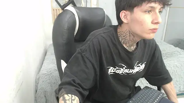 Cry_therealのライブXXXチャット