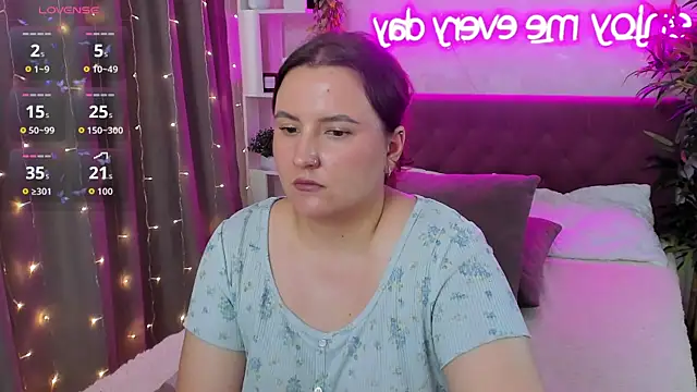 FeralPeach's Live XXX Chat