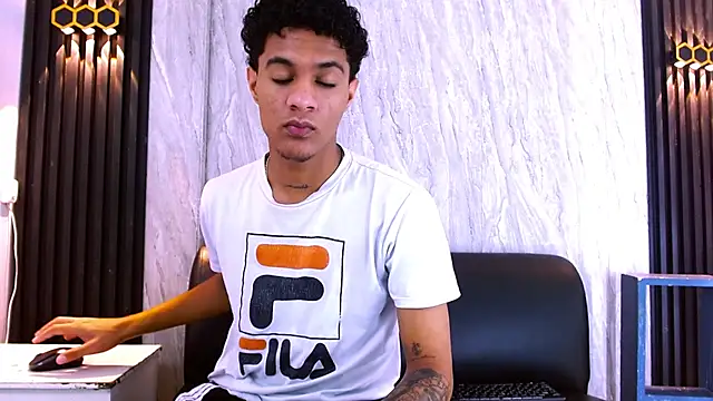 XXX chat uživo modela _Thiago12