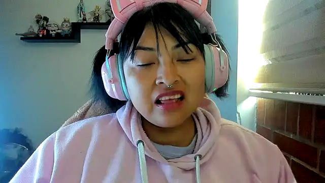 Chat XXX en directo de Shaddycute_