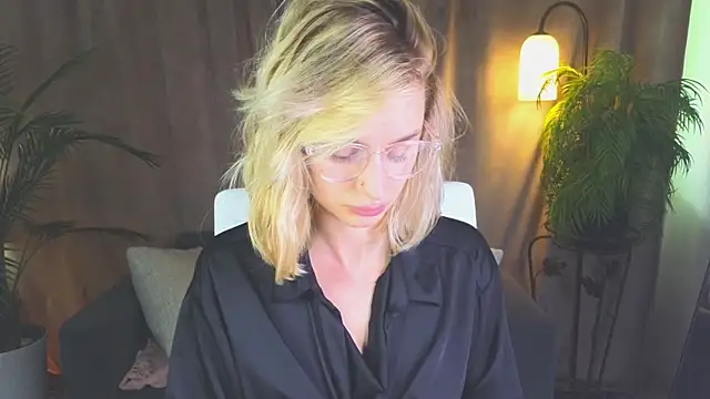 Chat +18 de NoraMoreau ao vivo