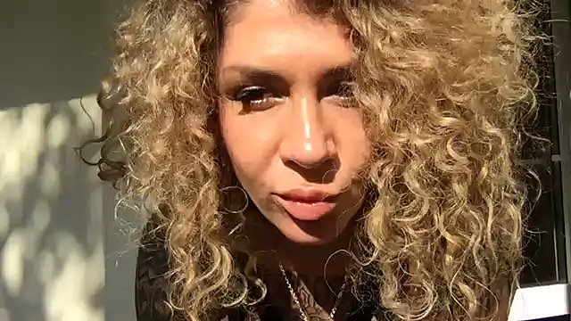 Olyviaa live XXX chat