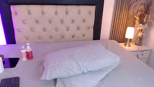 Sia_Foxx01 Adlı Modelin Canlı XXX Sohbeti
