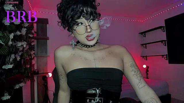 Chat XXX en directo de Heka_Prudence