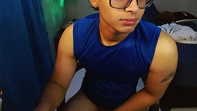 Mr_yisuzz webcam show