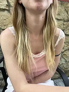 Chatroom XXX en direct de BellaSwan-