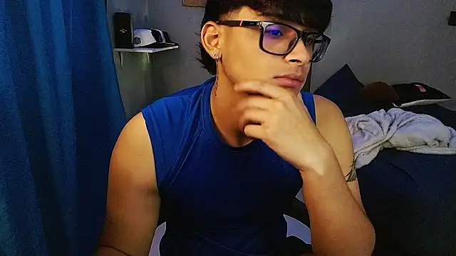 Mr_yisuzz webcam show