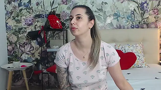 RoseDiamond06 élő XXX-chatje