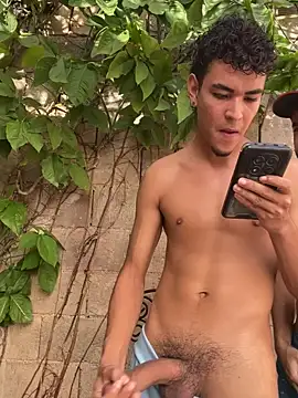 Živý XXX chat hotboys1924