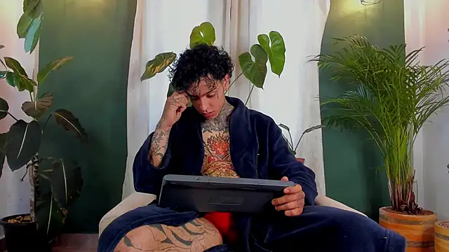 Aron_ford élő XXX-chatje