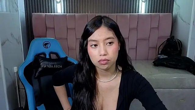 Eimy18_b's Live XXX Chat