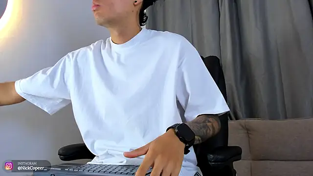 צ'אט XXX בשידור חי של NickCopeer_