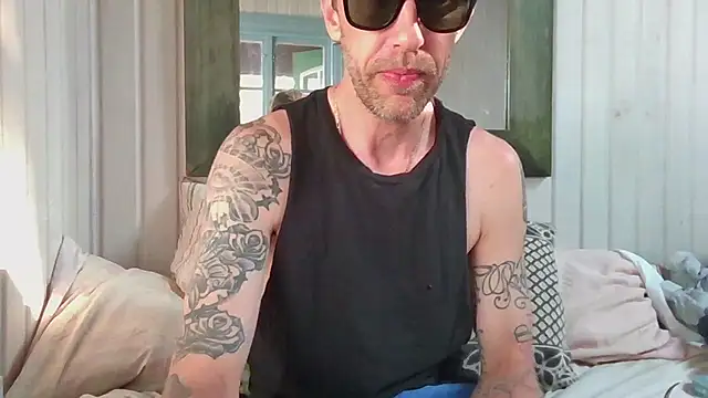 Stock-Holmes Live XXX Chat
