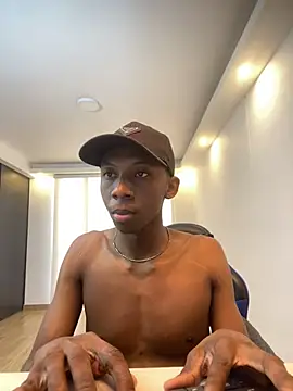 milo018 Live XXX-Chat