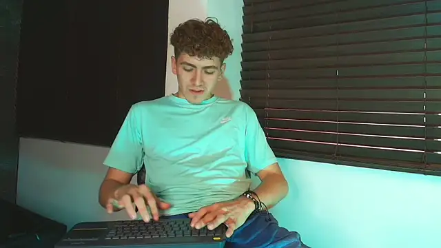Tyler_Mcrey Chat XXX in diretta