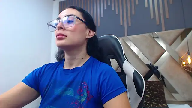 MartinaaFit Adlı Modelin Canlı XXX Sohbeti