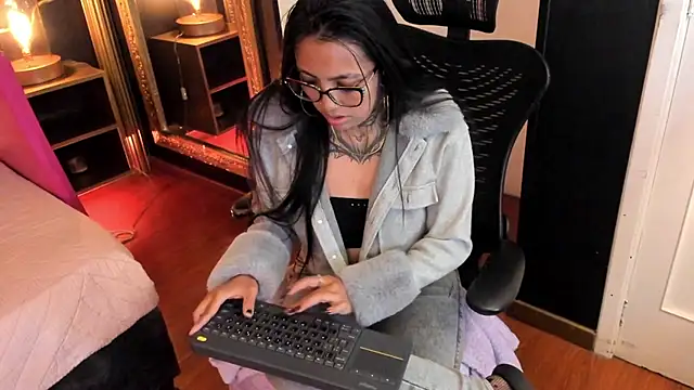 Gahia_Thompson Live XXX-Chat