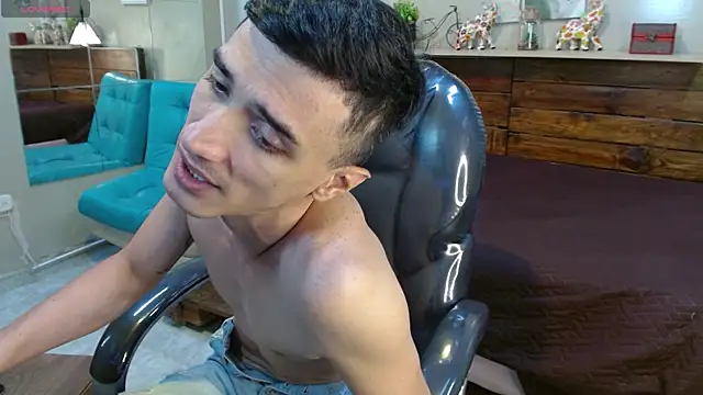 FelipeFriendly XXX чат на живо