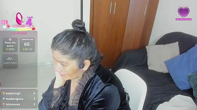 دردشة kiraGeiner الجنسية المباشرة