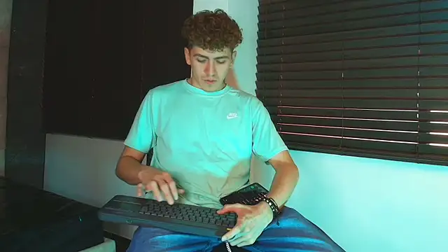 Živý XXX chat Tyler_Mcrey