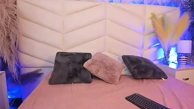 XXX chat uživo modela mia__evans_
