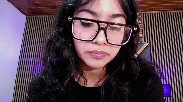 צ'אט XXX בשידור חי של Amy_channel