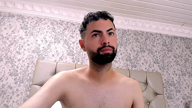 צ'אט XXX בשידור חי של AndrewCrooss