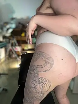 NikkiNix Chat XXX in diretta