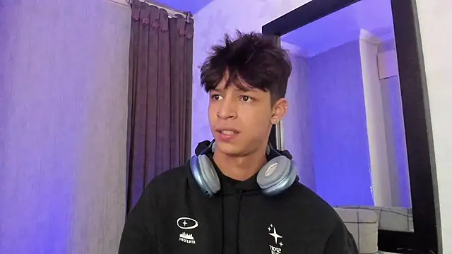 Ethan_qop Adlı Modelin Canlı XXX Sohbeti