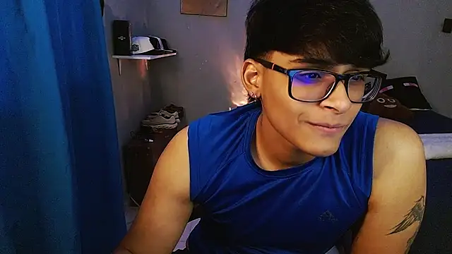Mr_yisuzz Chat XXX live