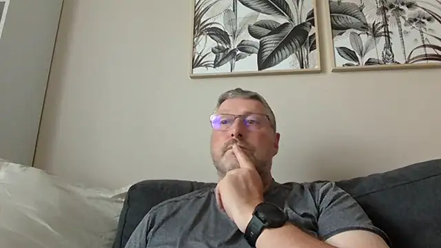 Chat +18 de doudou310 ao vivo