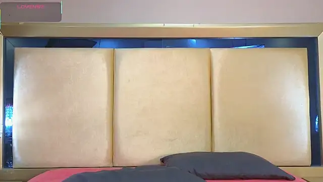 CharlesBrown_ XXX чат на живо